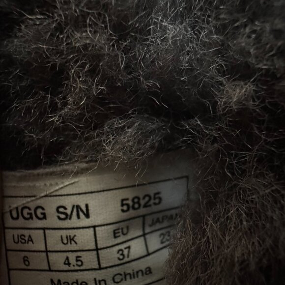 Ugg Women's Classic Short II (Size 6) - Picture 3 of 3